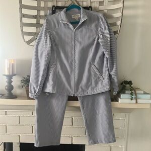 Orvis 2 piece seersucker blue and white set, medium